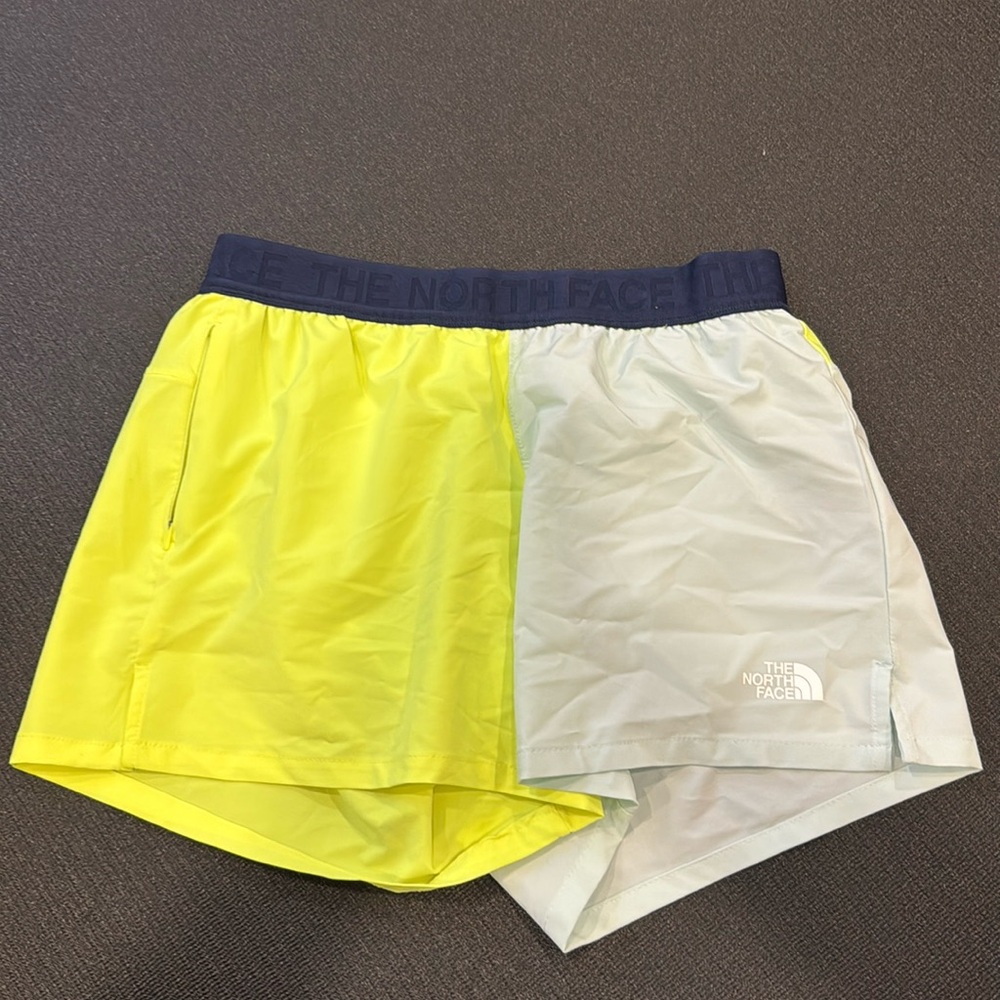 THE NORTH FACE Wander Short - Women's Led Yellow/Skylight Blue/Summit Navy